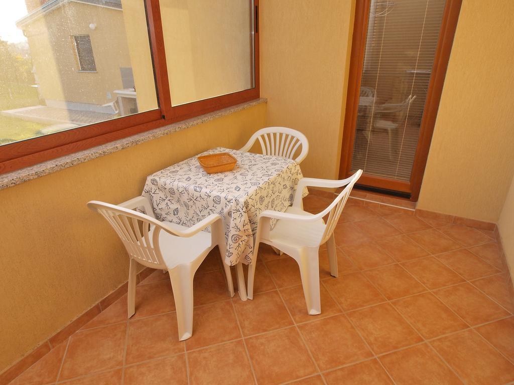 Apartments Fumica 954 Pula Exterior photo